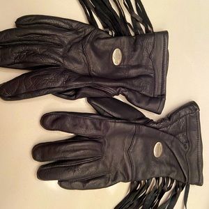 Genuine Harley-Davidson Women’s leather riding gloves.